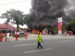 spbu-sawahan-di-padang-terbakar-percikan-api-diduga-berasal-dari-angkot_20180921_162043.jpg