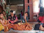 story_jumiati_warga_riau_nekat_buka_mulut_buaya_dengan_tangan_kosong_demi_selamatkan_anak.jpg