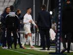 striker-juventus-cristiano-ronaldo-tengah.jpg