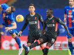 striker-liverpool-senegal-sadio-mane-3l-menendang-bola.jpg