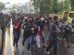 suasana-demo-menentang-omnibus-law-uu-cipta-kerja-terjadi-di-kota-manado-kamis.jpg