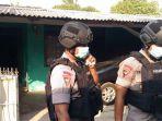 suasana-penggeledahan-oleh-densus-88.jpg