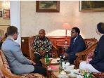 suasana-pertemuan-gubernur-lukas-enembe-bersama-dubes-rusia-untuk-indonesia.jpg