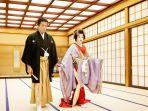 syahrini-dan-reino-pakai-baju-jepang.jpg