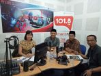 talkshow-kpid-riau-di-smartfm-pekanbaru_20171026_175503.jpg