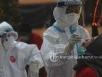tamu-paripurna-hut-riau-diambil-sampel-tes-untuk-covid-19-melalui-swab-tes-minggu-982020.jpg