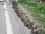 tanah-bergerak-terjadi-di-jalan-trans-sulawesi.jpg