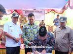 tanpa-listrik-dari-pln-warga-sungai-intan-pakai-pltd-desa.jpg