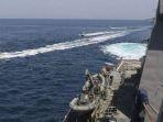 tegang-di-tengah-wabah-corona-11-kapal-perang-iran-olok-olok-kapal-perang-amerika-serikat.jpg