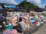 tempat-penampungan-sampah-di-depan-pasar-arengka.jpg