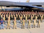 tentara-amerika-serikat-berpose-di-pangkalan-udara-al-udeid-di-qatar_20170609_235216.jpg