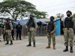 tentara-ekuador-di-depan-penjara-penitenciaria-del-litoral.jpg