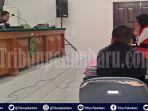 terdakwa-menangis-terisak-pasutri-pembunuh-irt-di-pelalawan-riau-dituntut-18-dan-9-tahun-penjara.jpg