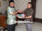 terinspirasi-pramoedya-ananta-toer-pemuda-riau-bernama-rafi-tulis-9-buku-temui-plt-bupati-siak.jpg
