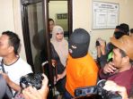 tersangka-berinisial-d-merupakan-oknum-polisi-yang-disersi_20180123_160020.jpg