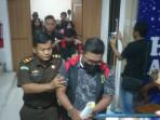 tersangka-dugaan-korupsi-penyaluran-pupuk-bersubsidi-Rohul.jpg