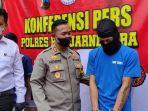 tersangka-kasus-pornografi-di-markas-polres-banjarnegara.jpg