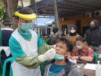 tes-swab-untuk-pengunjung-koro-koro.jpg