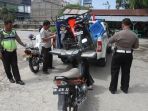 tiga-motor-ditangkap-satlantas-saat-razia-di-jalan-soekarno-hatta-pekanbaru_20170816_175614.jpg
