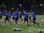 timnas-indonesia-menjalani-latihan-di-lapangan-b-senayan.jpg