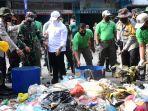 tni_dan_polri_turut_membersihkan_sampah_di_pekanbaru.jpg