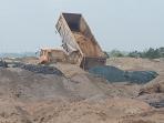 truk-tampak-membuang-limbah-b3-milik-pt-ikpp_20160317_142229.jpg