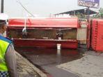 truk-tangki-pertamina-terguling-di-jalan-raya-soekarno-hatta.jpg