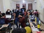 tujuh-kantor-pinjaman-online-ilegal-di-dki-jakarta-digerebek.jpg