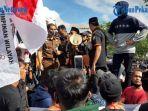 tuntut-usut-dugaan-korupsi-di-pemko-pekanbaru-sapma-pp-gelar-unjuk-rasa-di-kantor-kejati-riau.jpg