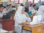 ujian_nasional_berbasis_komputer_unbk_di_sekolah_menengah_atas_negeri_sman_10_pekanbaru.jpg