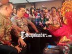 undang-gubernur-riau-terpilih-syamsuar-psmti-riau-gelar-perayaan-imlek-2019-di-hotel-furaya.jpg