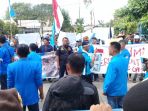unjuk-rasa-pelabuhan-dumai-stearin-tumpah_20170731_115118.jpg