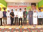 ustadz-abdul-somad-uasbeserta-dirut-bank-riau-kepri-dr-irvandi-gustari_20180808_085823.jpg