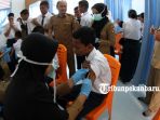 vaksinasi-imunisasi-measles-rubella-mr-smpn-3-pekanbaru_20181022_165106.jpg