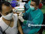 vaksinasi-massa-gor-pekanbaru.jpg