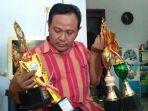 viral-murid-sd-bakar-belasan-piagam-penghargaan.jpg