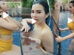 viral-tiktok-video-maria-vania-berenang-pakai-swimsuit-tiktoker-kalo-dah-gatel-mendingan-nikah-aja.jpg