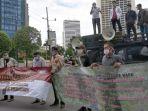 warga-dayun-demonstrasi-di-depan-istana-negara-rapp-intimidasi-petani-kecil-rapp-itu-tidak-benar.jpg