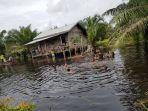 warga-desa-bonai-rohul-riau-mencari-rahmad-bocah-yang-diduga-diterkam-buaya.jpg