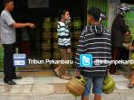 warga-kecewa-tak-dapat-gas-3-kg_20150929_185658.jpg