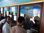 warga-lapor-ktp-tak-dicetak.jpg