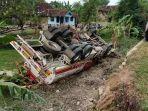 warga-melihat-truk-tangki1.jpg