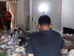 warga-pati-ditemukan-meninggal-di-rumah-penuh-sampah.jpg