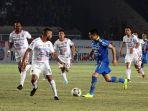 winger-persib-bandung-melancarkan-serangan-ke-pertahanan-bali-united.jpg