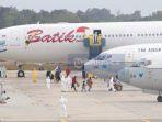 wni-dari-wuhan-turun-dari-pesawat-batik-air-tiba-di-batam.jpg