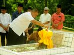 yopi-ziarah-makan-raja-indragiri_20170623_233439.jpg