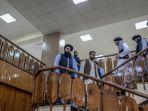 zabihullah-mujahid-tengah-kepala-juru-bicara-taliban.jpg