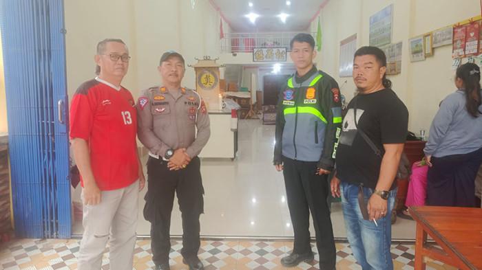 KECELAKAAN LALU LINTAS - Kanit Lantas Polsek Sungai Pinyuh, AKP Bambang Siswanto, saat melakukan sambang duka di Yayasan Song Ngie Sia Sungai Pinyuh.