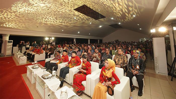 API AWARD - Suasana Anugerah Pesona Indonesia (API) Award 2025 di Aula Terbuka Kantor Bupati Bengkayang, Selasa 18 November 2025.