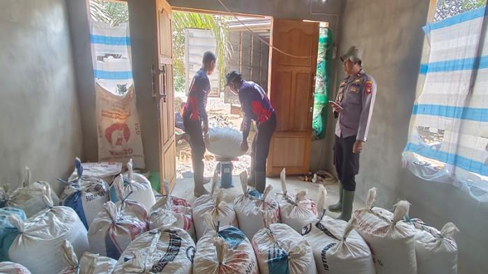 Polsek Meranti Beli Jagung Hasil Panen Perdana yang Hampir 5 Ton